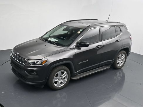 Used 2022 Jeep Compass Latitude FWD image 12