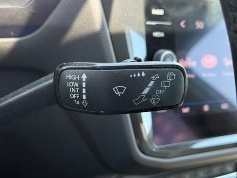 Used 2018 Volkswagen Tiguan SE image 22