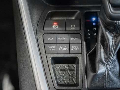 Used 2019 Toyota RAV4 LE w/ All Weather Liner Package AWD/4WD image 22