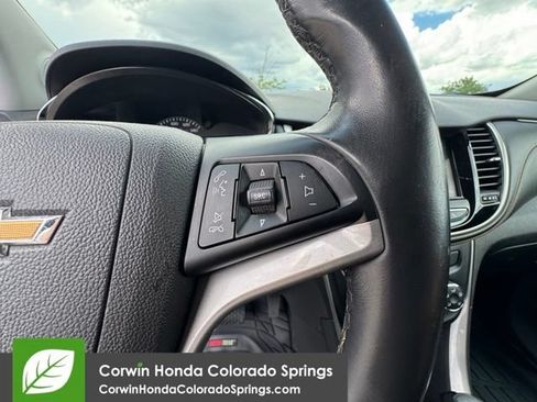 Used 2019 Chevrolet Trax LT w/ Sun & Sound Package AWD/4WD image 15