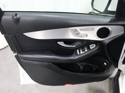 Used 2019 Mercedes-Benz GLC 300 4MATIC image 6