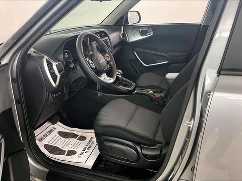 Used 2025 Kia Soul LX w/ LX Technology Package image 17