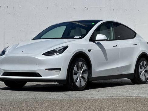Used 2023 Tesla Model Y Long Range AWD/4WD image 7