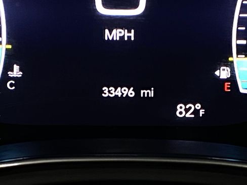 Used 2025 Chrysler Pacifica Limited FWD image 18