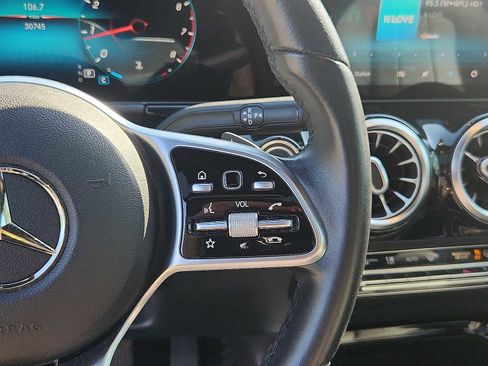 Used 2021 Mercedes-Benz GLA 250 4MATIC image 21