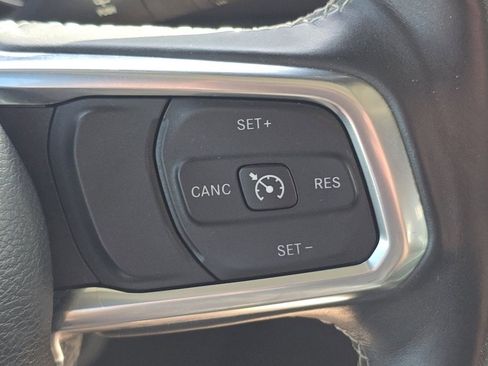 Used 2018 Jeep Wrangler Unlimited Sahara image 13