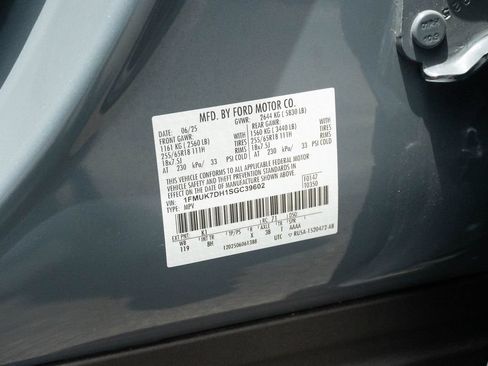 Used 2025 Ford Explorer Active RWD image 31