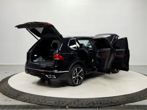 Used 2024 Volkswagen Tiguan SEL R-Line image 15
