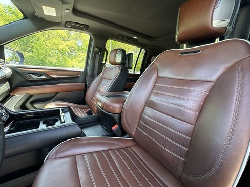 Used 2023 GMC Yukon XL Denali Ultimate AWD/4WD image 13