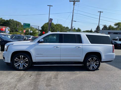 Used 2020 GMC Yukon XL Denali w/ Denali Premium Package image 2