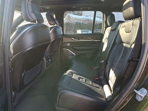 Used 2023 Jeep Grand Cherokee Overland w/ Luxury Tech Group IV image 10