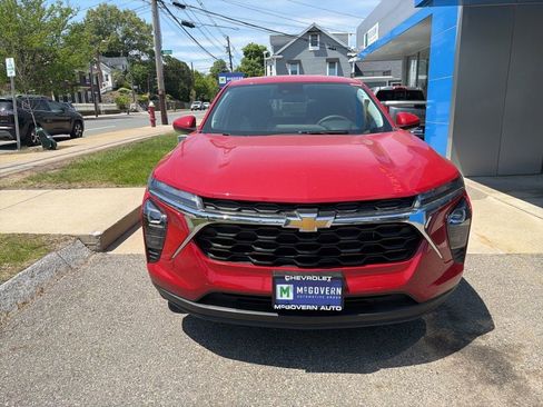 New 2026 Chevrolet Trax LS w/ LS Convenience Package FWD image 8