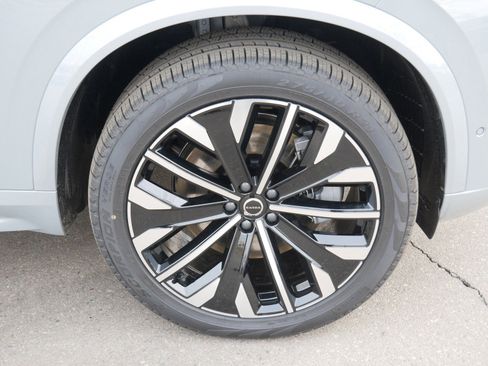 New 2026 Volvo XC90 T8 Plus AWD/4WD image 4