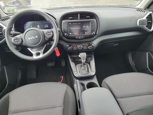 Certified 2025 Kia Soul LX w/ LX Technology Package FWD image 15