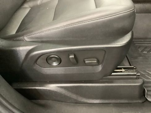 Used 2022 Chevrolet Tahoe Z71 w/ Z71 Off-Road Package AWD/4WD image 30