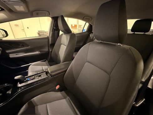 Used 2025 Toyota Prius LE FWD image 17