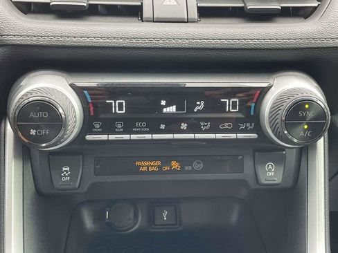 Used 2021 Toyota RAV4 XLE FWD image 20