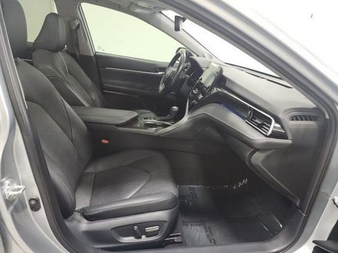 Used 2024 Toyota Camry XSE w/ Navigation Package image 17