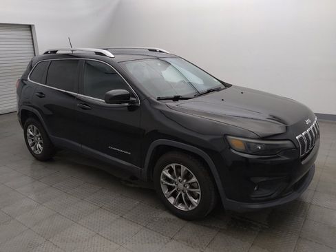 Used 2019 Jeep Cherokee Latitude Plus w/ Comfort/Convenience Group FWD image 11