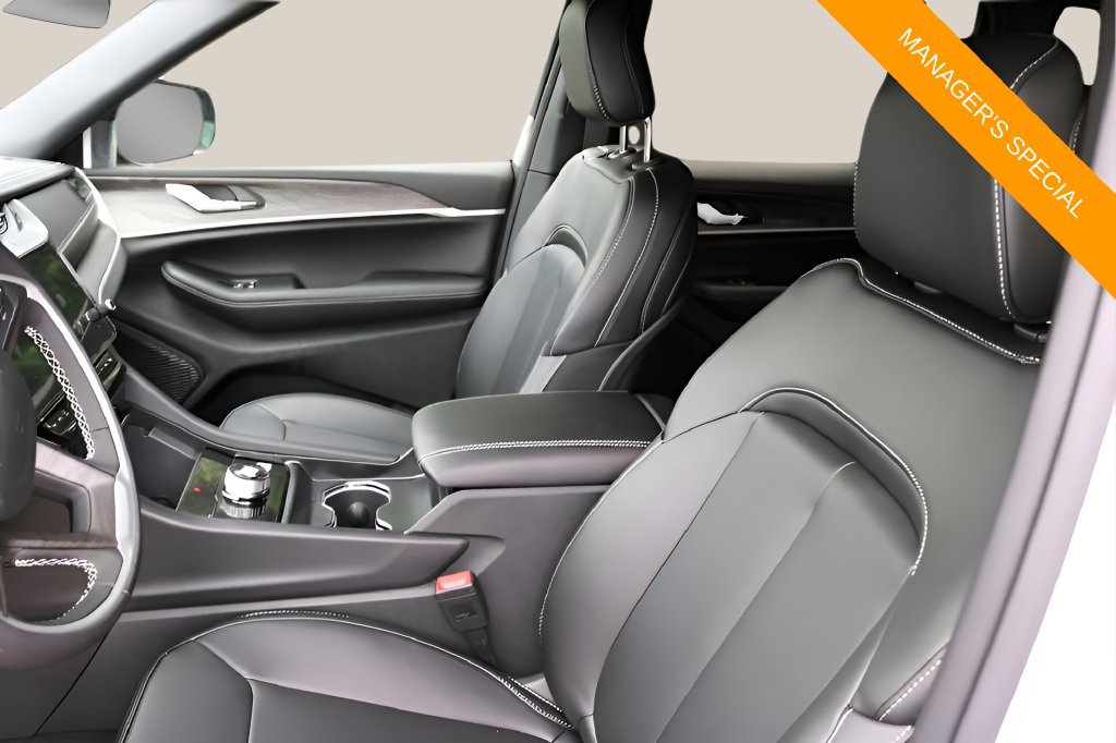New 2026 Jeep Grand Cherokee Limited RWD image 10