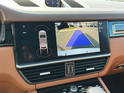 Used 2023 Porsche Cayenne image 16