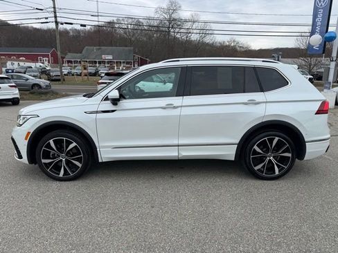 Certified 2023 Volkswagen Tiguan SEL R-Line image 8