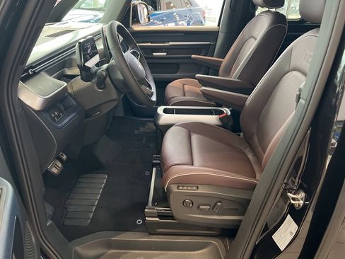 New 2025 Volkswagen ID. Buzz Pro S image 6