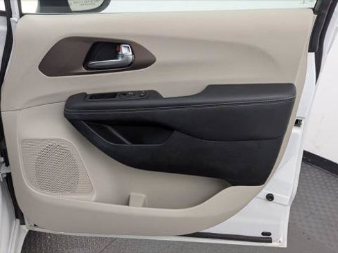 Used 2023 Chrysler Voyager LX FWD image 22