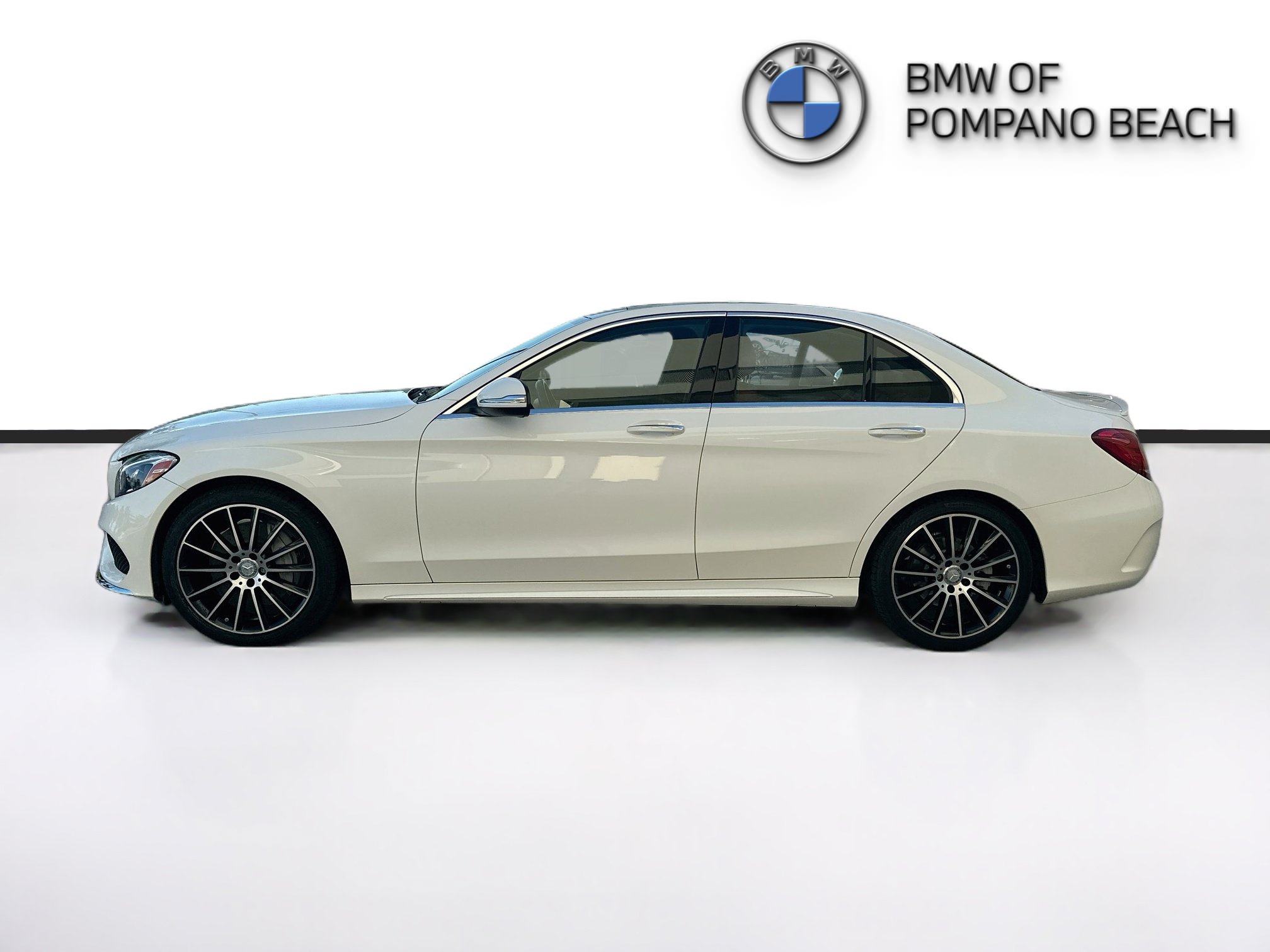 Used 2015 Mercedes-Benz C 300 Sedan image 4