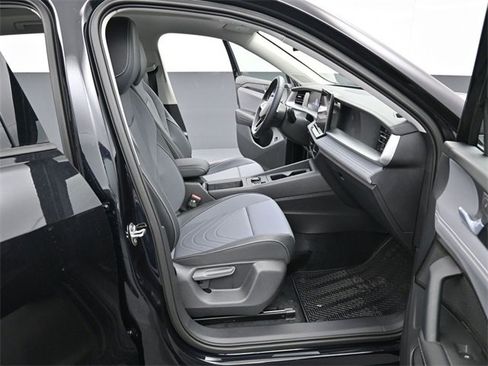 New 2026 Volkswagen Tiguan SE image 14