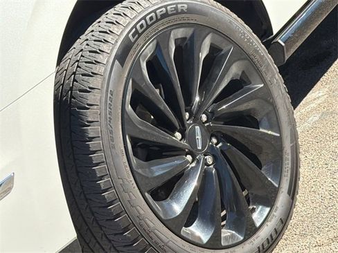 Used 2020 Lincoln Navigator Reserve w/ Equipment Group 208A Reserve image 8