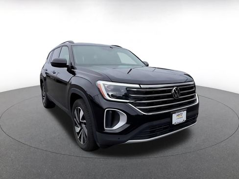 Used 2026 Volkswagen Atlas SE FWD image 3