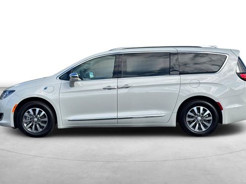 Used 2020 Chrysler Pacifica Limited w/ Advanced Safetytec Group image 3