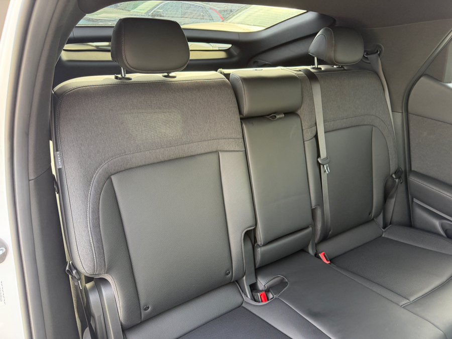 Used 2024 Genesis GV60 RWD image 43