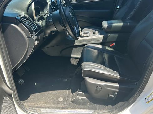 Used 2020 Jeep Grand Cherokee Overland AWD/4WD image 37