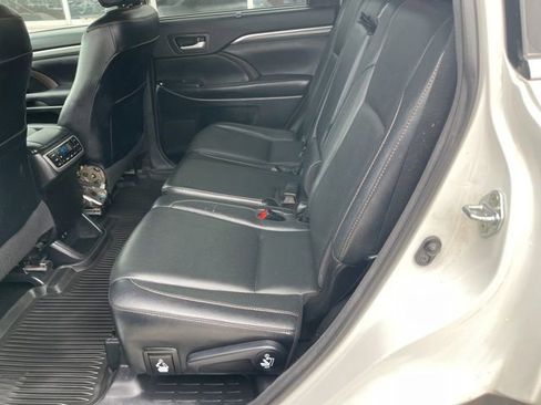 Used 2017 Toyota Highlander Limited Platinum image 14
