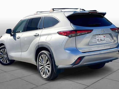 Used 2022 Toyota Highlander Platinum image 11
