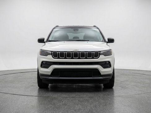 Used 2025 Jeep Compass Limited image 2