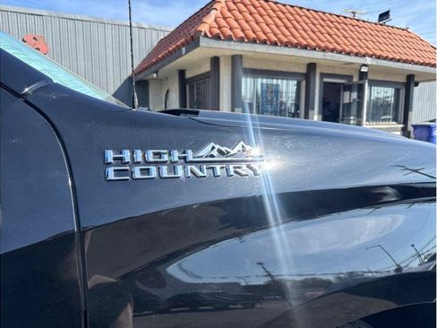 Used 2019 Chevrolet Silverado 1500 High Country w/ Technology Package AWD/4WD image 5