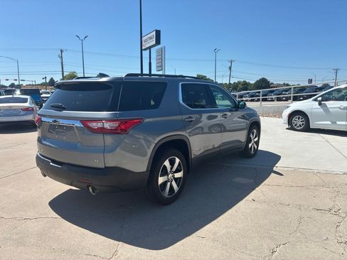 Used 2019 Chevrolet Traverse LT w/ LT Premium Package AWD/4WD image 7