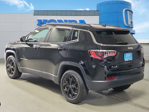 Used 2025 Jeep Compass Latitude image 4