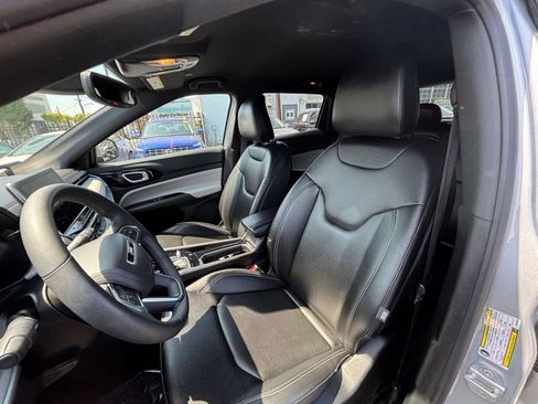 Used 2025 Jeep Compass Limited AWD/4WD image 37