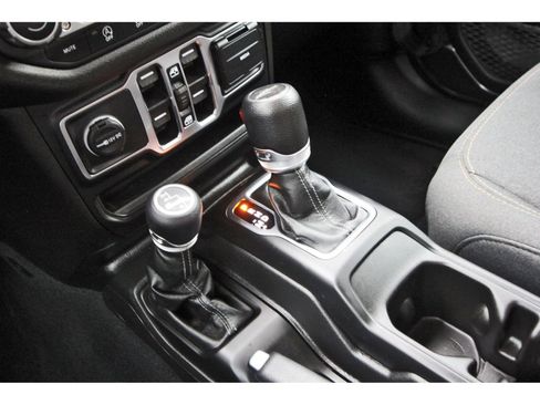 Used 2024 Jeep Gladiator Sport image 28