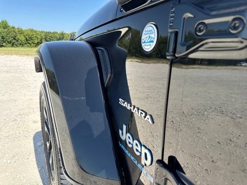 Used 2023 Jeep Wrangler Unlimited Sahara AWD/4WD image 9