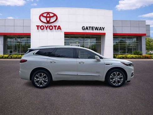 Used 2021 Buick Enclave Avenir w/ Avenir Technology Package AWD/4WD image 4