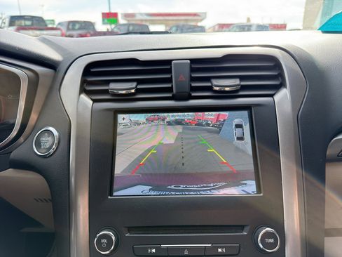 Used 2017 Ford Fusion SE w/ Fusion SE Technology Package FWD image 22