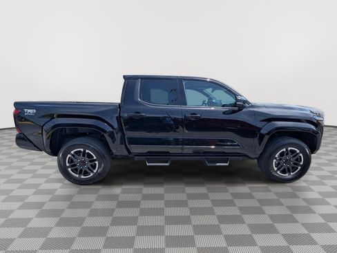 Used 2025 Toyota Tacoma TRD Sport w/ TRD Sport Upgrade Package AWD/4WD image 6