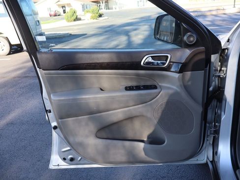 Used 2012 Jeep Grand Cherokee Laredo image 23