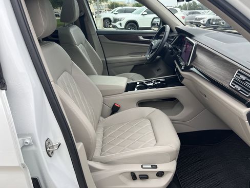 Certified 2025 Volkswagen Atlas SEL Premium R-Line AWD/4WD image 28
