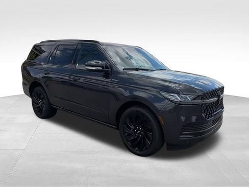 New 2026 Lincoln Navigator Reserve w/ Jet Appearance Package AWD/4WD image 3